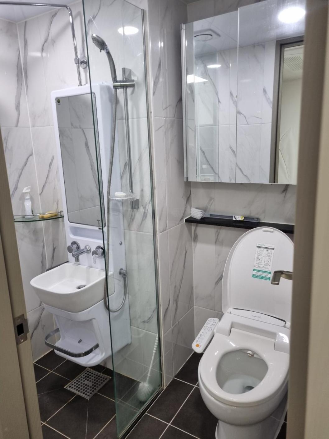 The Hideout - One Bedroom In Seoul- 2min From Subway Apartment